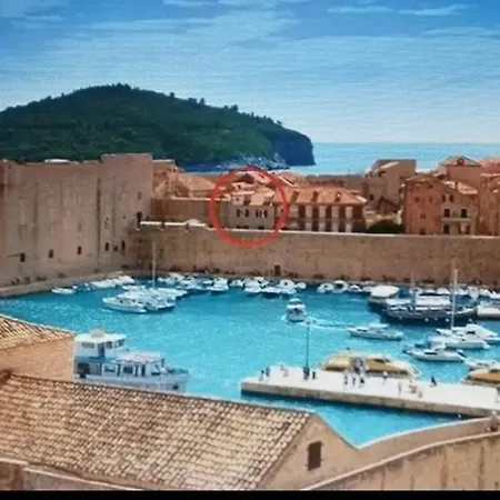 Old Town Sea View Apartamento *